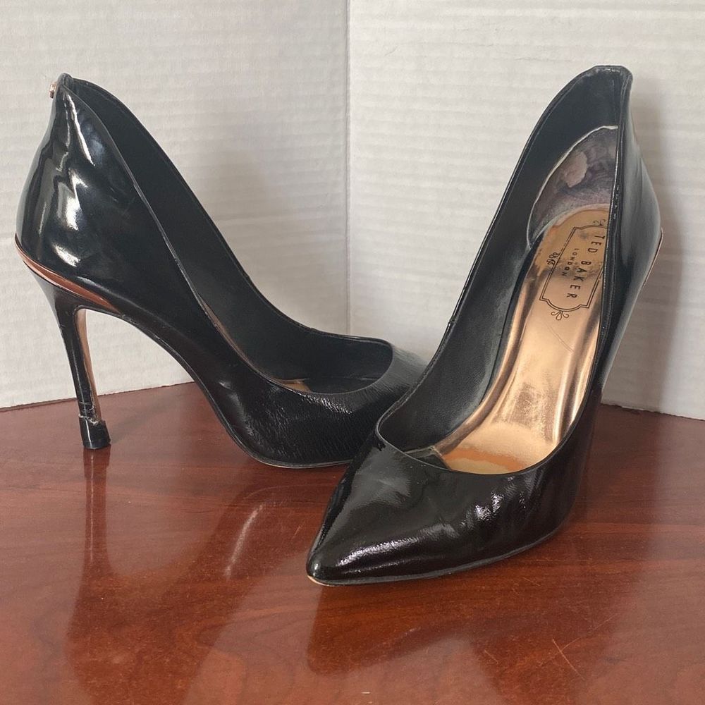 TED BAKER London Patent Black Leather Gold Tone High 4" Heels Pumps US 6 EU 36